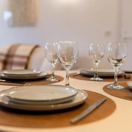 Hyper Centre - 4 Pers - 1 Min Place Morny